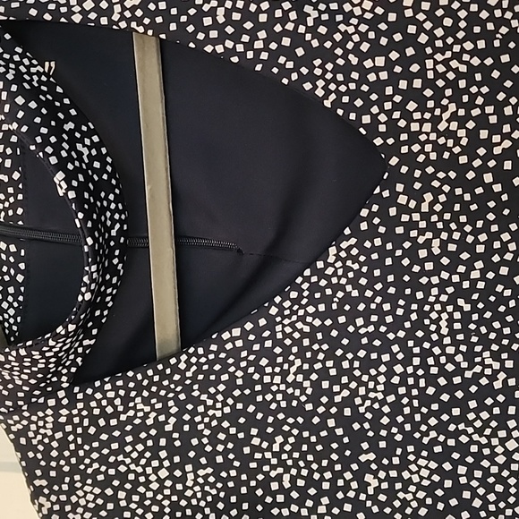 Melanie Lyne v neck blouse with hidden zipper at the back - Picture 1 of 3